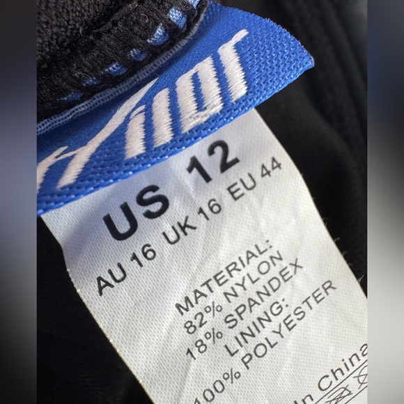 💥Off-Shoulder Black Swimsuit - Picture 5 of 8